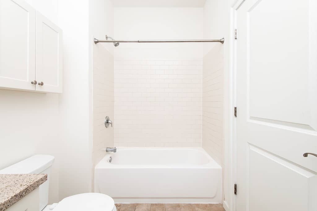2040 Market Street Apartments Bathroom Bathtub