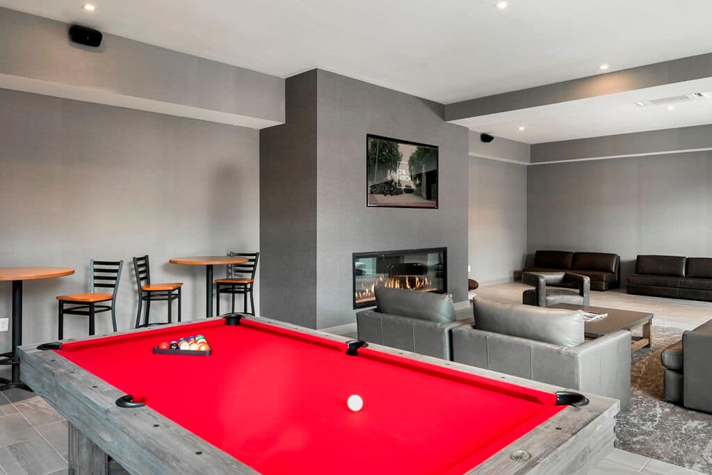 218 Arch Street Apartments Lounge Fireplace Pool Table