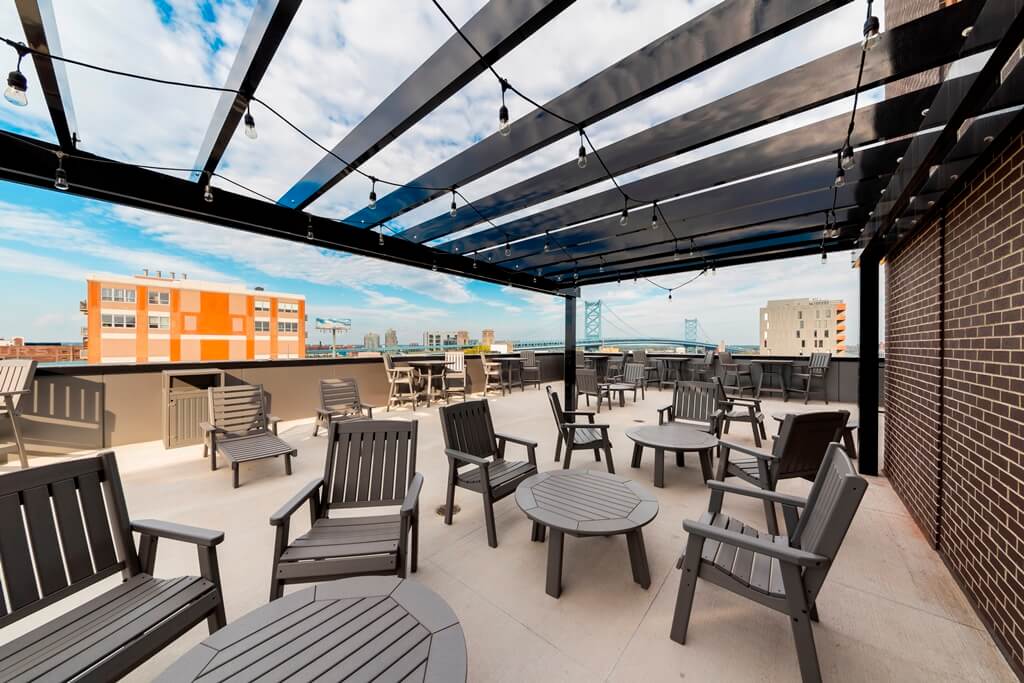 218 Arch Street Apartments Roof Deck Seating