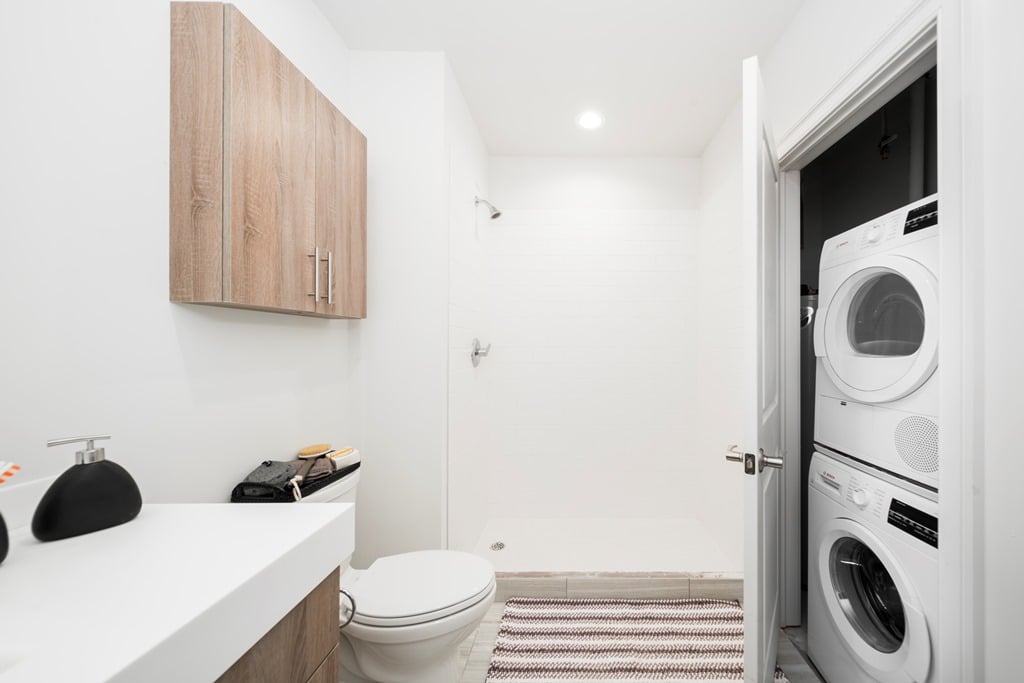 218 Arch Street Apartments Bathroom Toilet Laundry Units